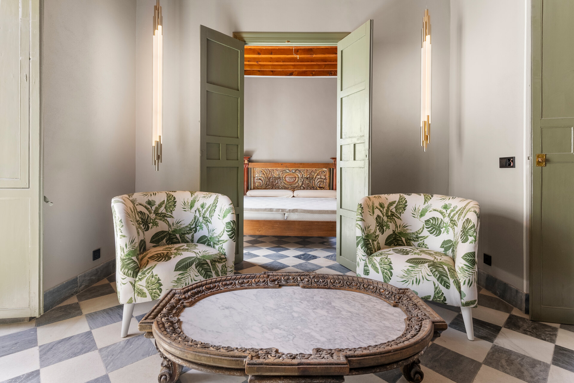Ingenious and historic masterpiece of an endearing house in the heart of Coin will charm and captivate!