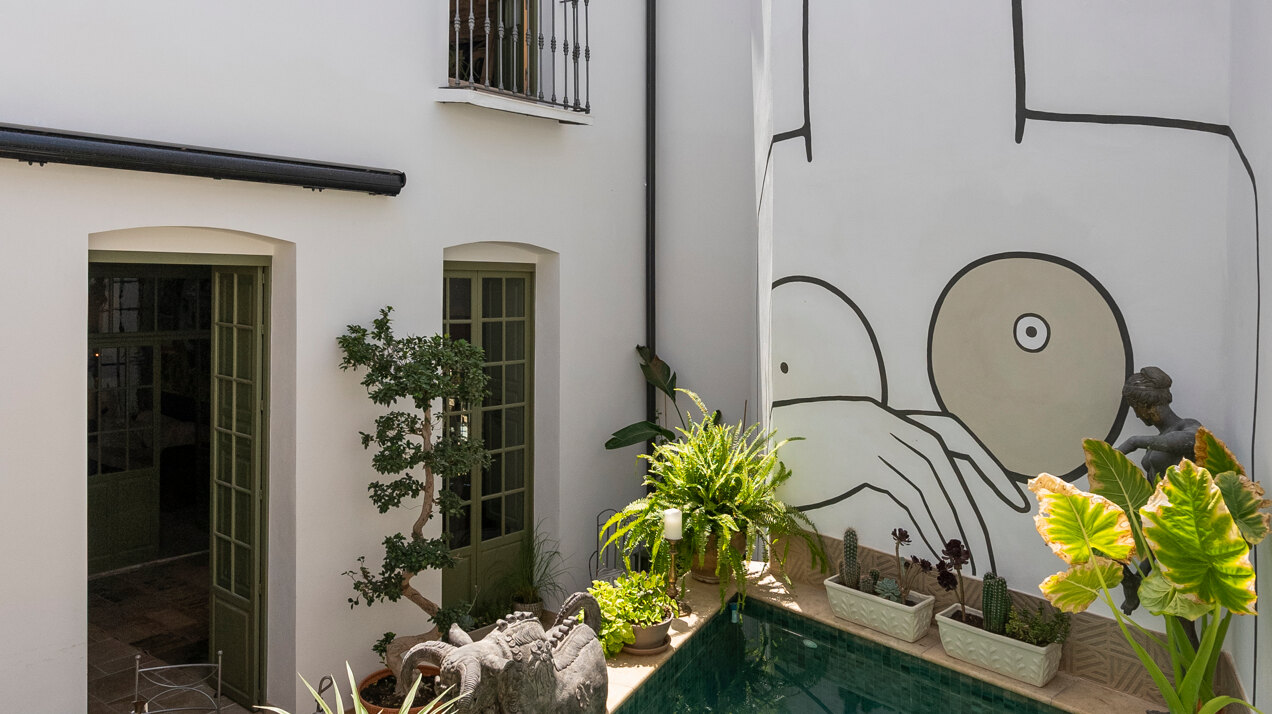 Ingenious and historic masterpiece of an endearing house in the heart of Coin will charm and captivate!