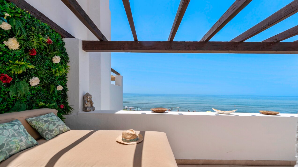 Stunning frontline townhouse with unobstructed views of glorious beaches and sparkling Mediterranean
