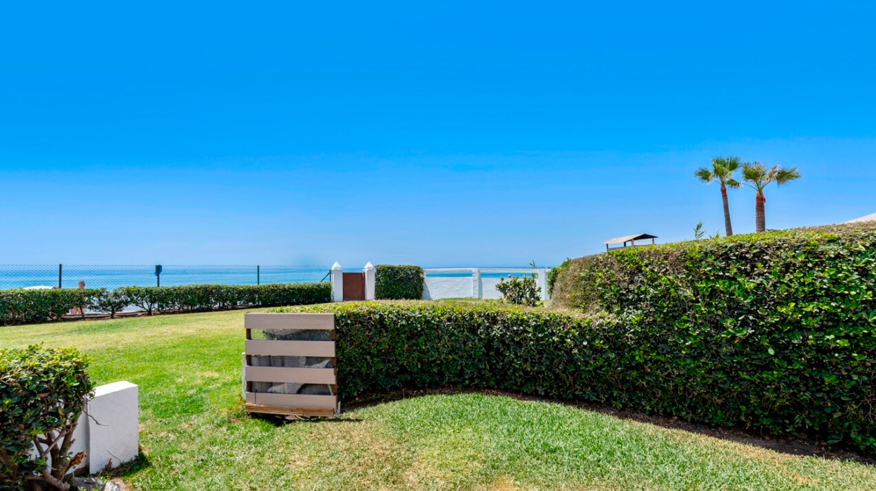 Stunning frontline townhouse with unobstructed views of glorious beaches and sparkling Mediterranean