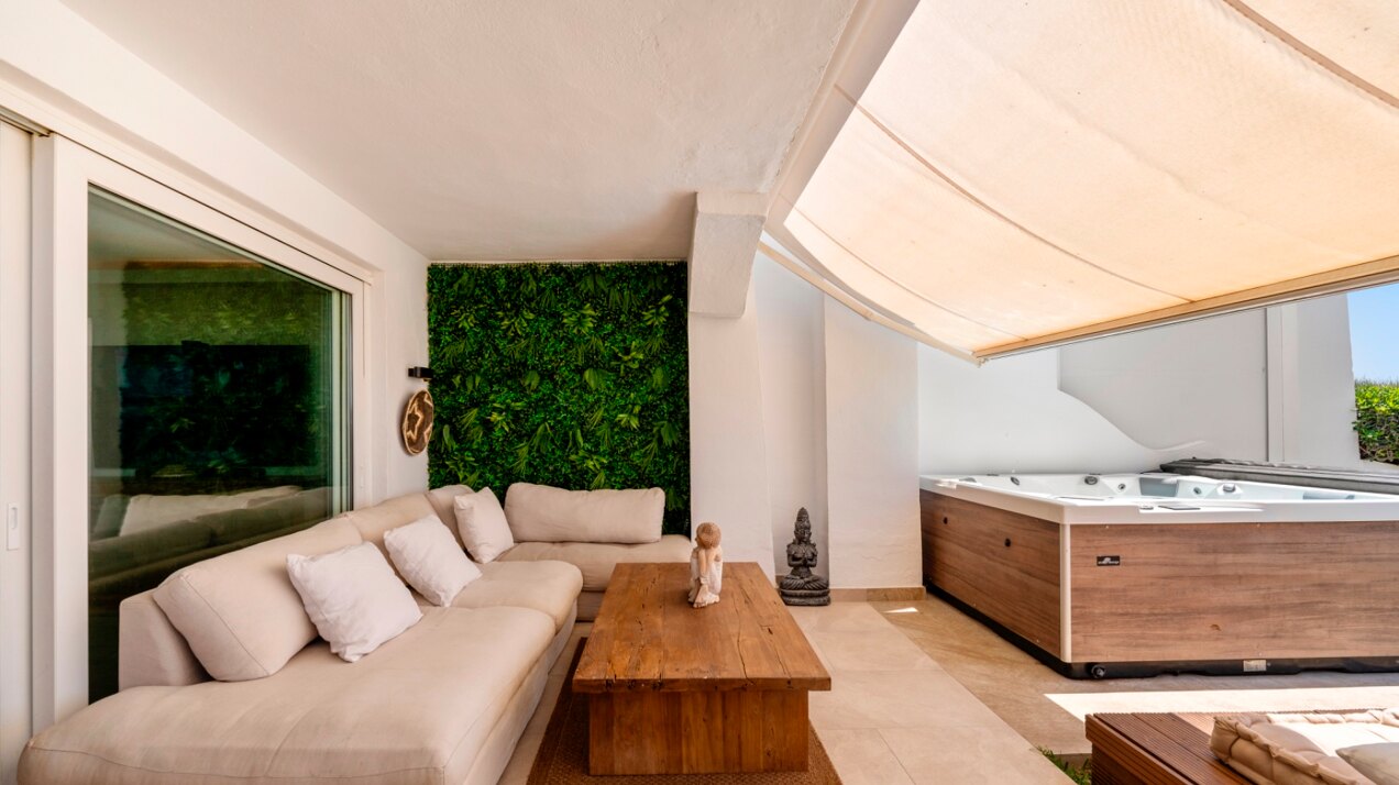 Stunning frontline townhouse with unobstructed views of glorious beaches and sparkling Mediterranean