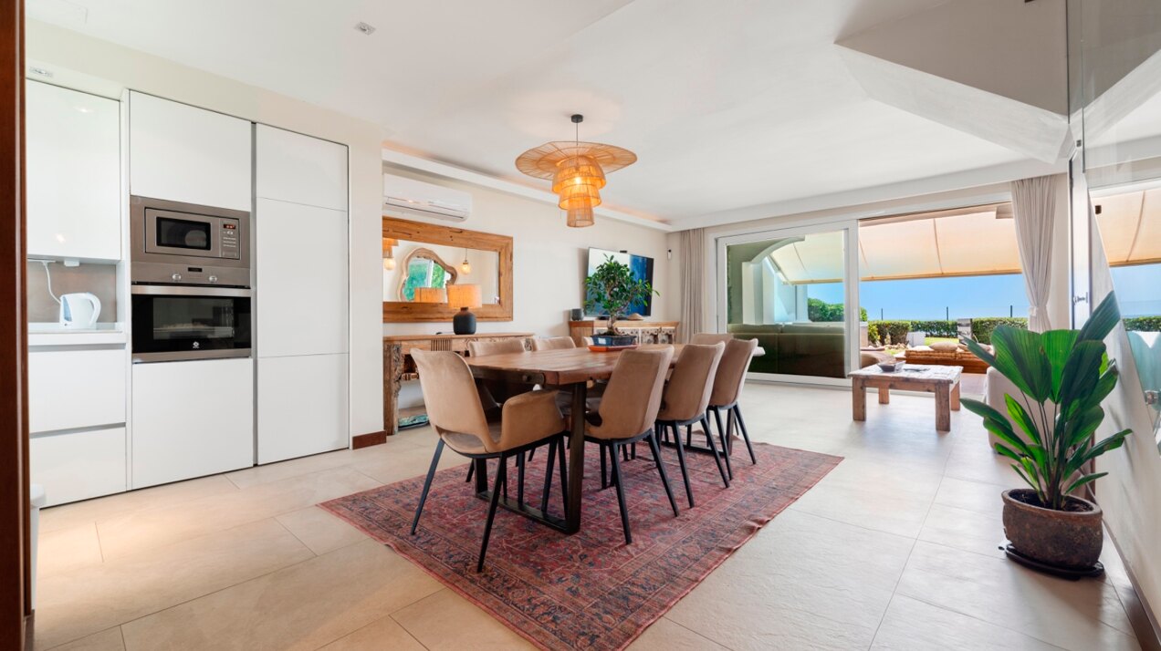 Stunning frontline townhouse with unobstructed views of glorious beaches and sparkling Mediterranean