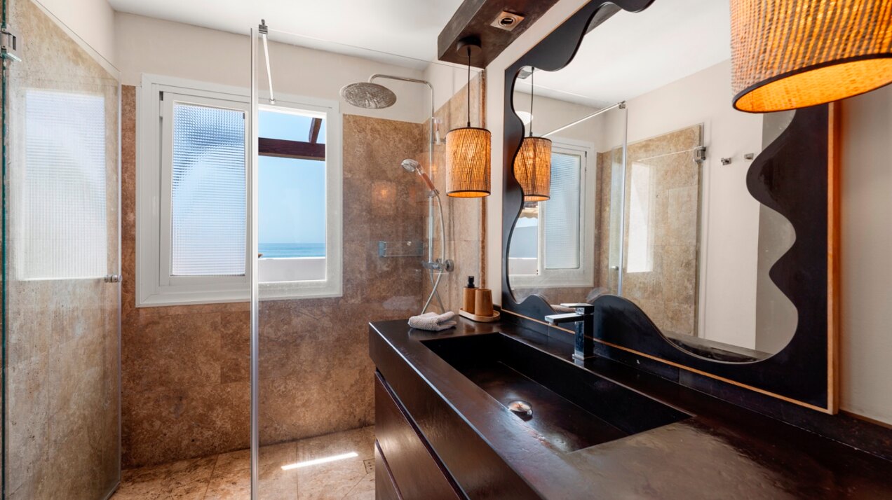Stunning frontline townhouse with unobstructed views of glorious beaches and sparkling Mediterranean