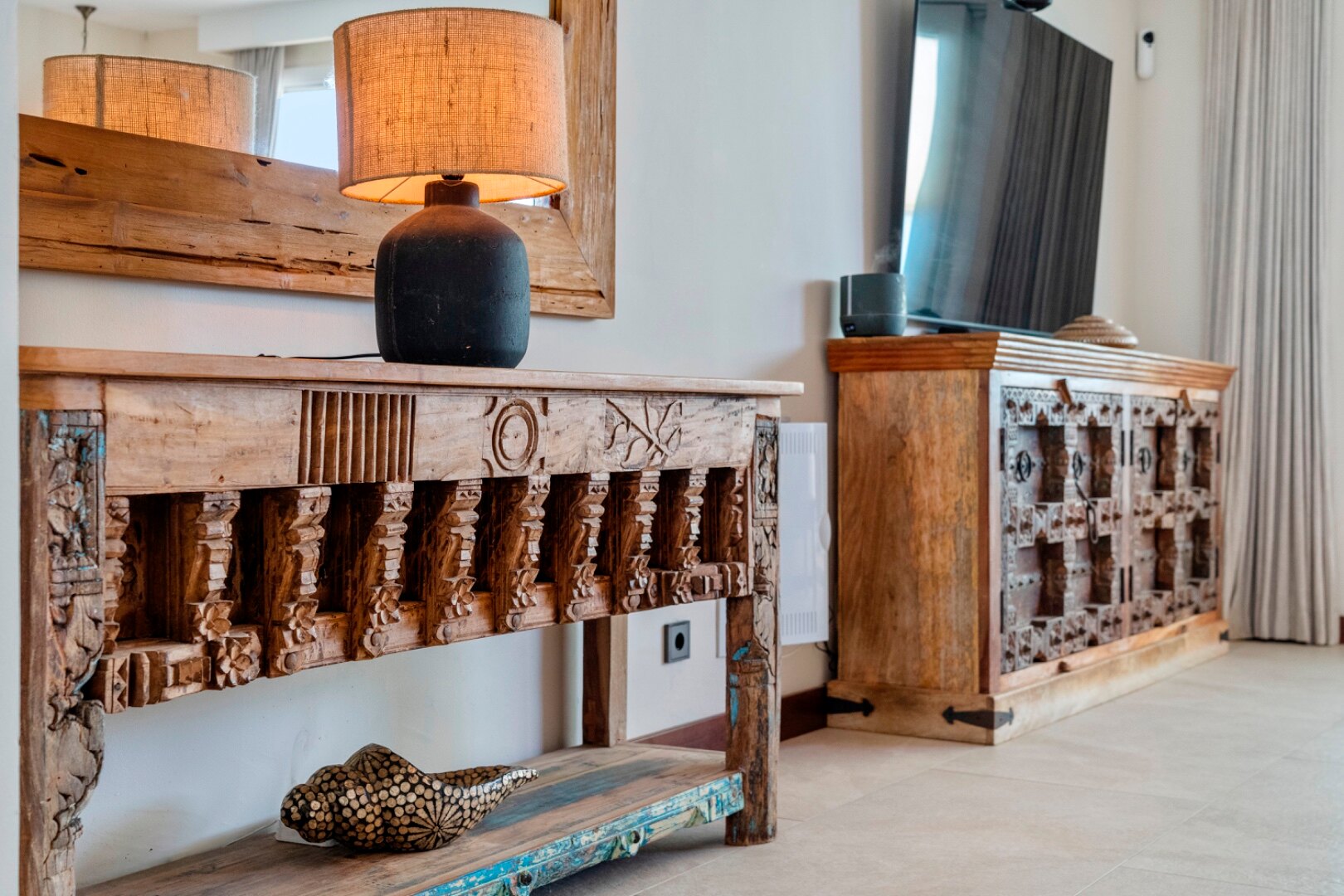 Stunning frontline townhouse with unobstructed views of glorious beaches and sparkling Mediterranean