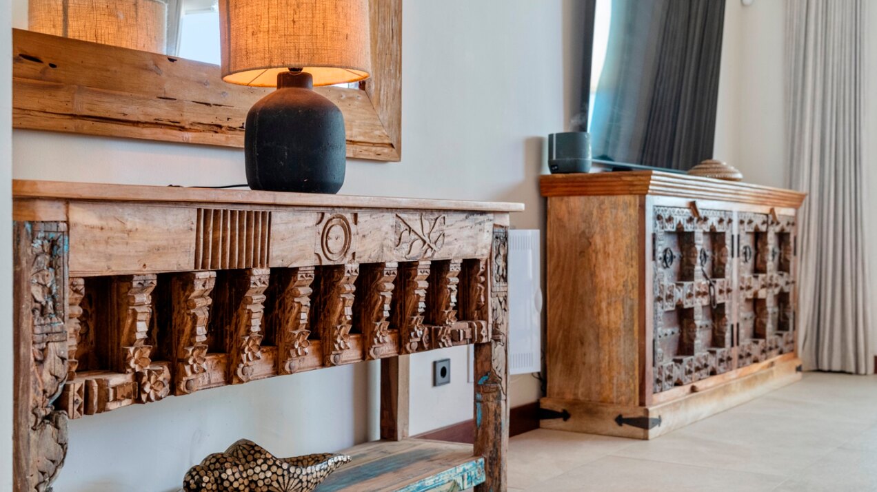 Stunning frontline townhouse with unobstructed views of glorious beaches and sparkling Mediterranean