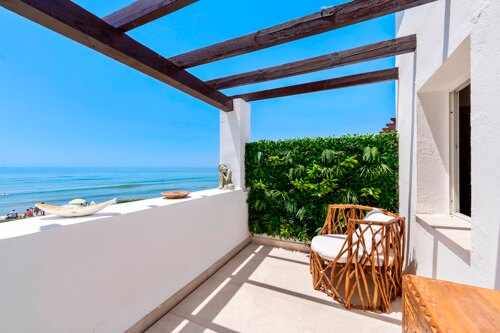 Stunning frontline townhouse with unobstructed views of glorious beaches and sparkling Mediterranean