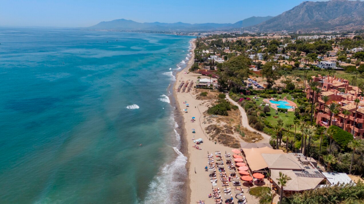 Stunning frontline townhouse with unobstructed views of glorious beaches and sparkling Mediterranean