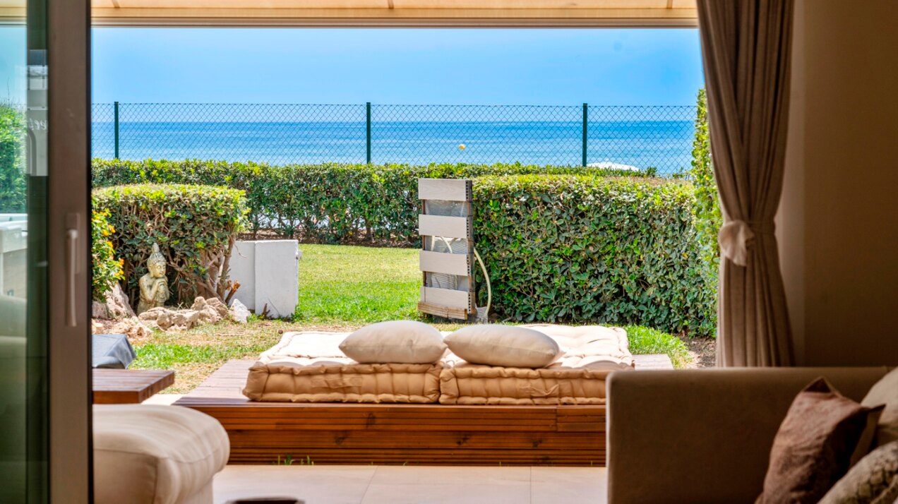 Stunning frontline townhouse with unobstructed views of glorious beaches and sparkling Mediterranean