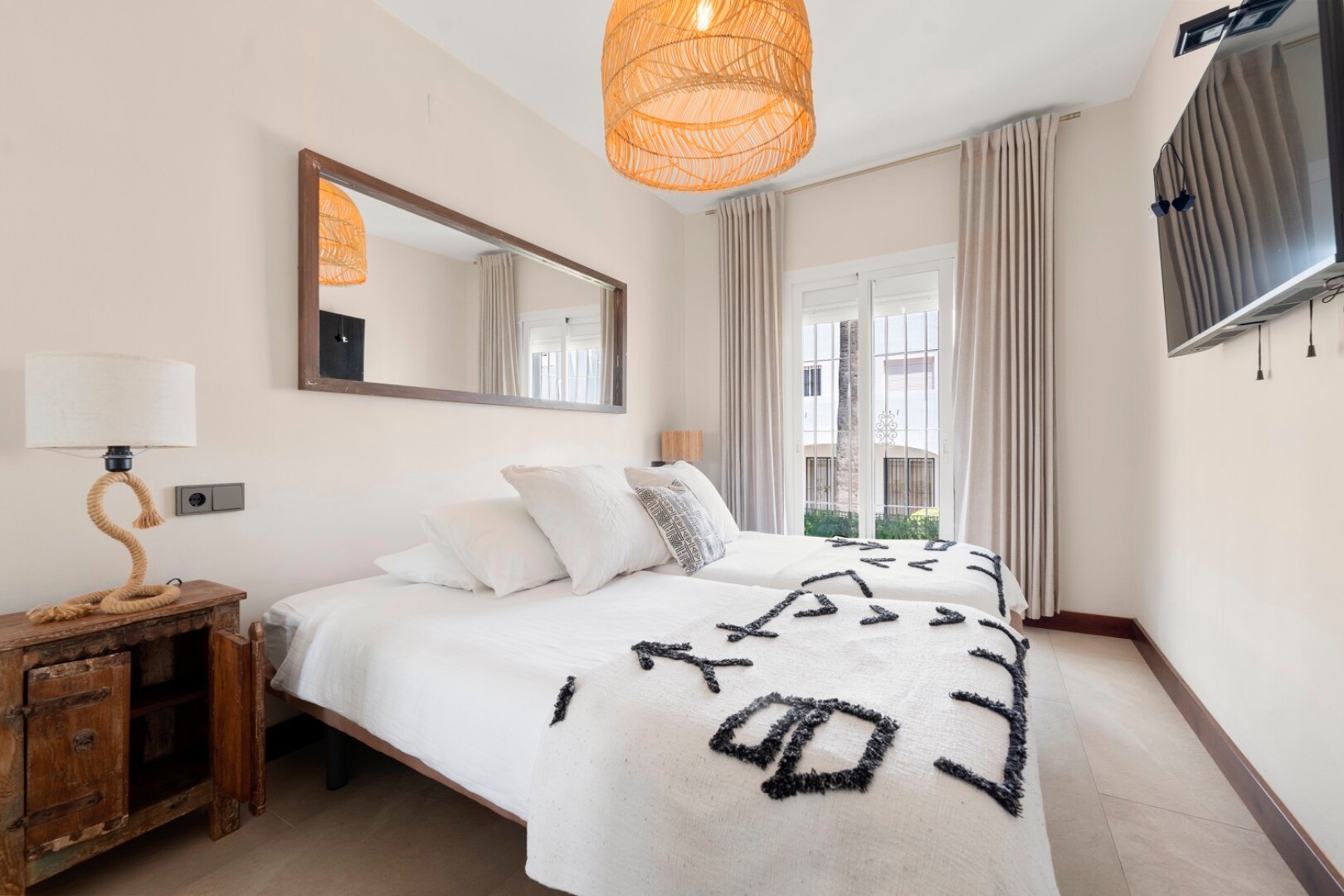 Stunning frontline townhouse with unobstructed views of glorious beaches and sparkling Mediterranean