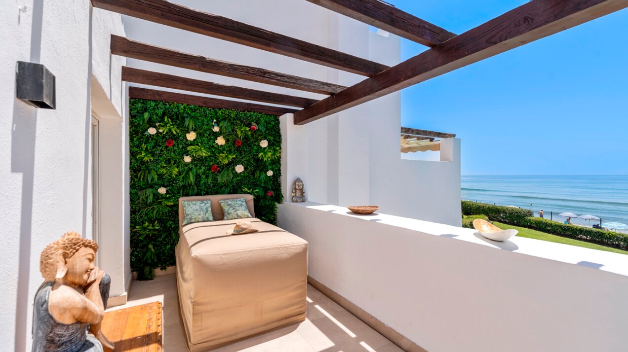 Stunning frontline townhouse with unobstructed views of glorious beaches and sparkling Mediterranean