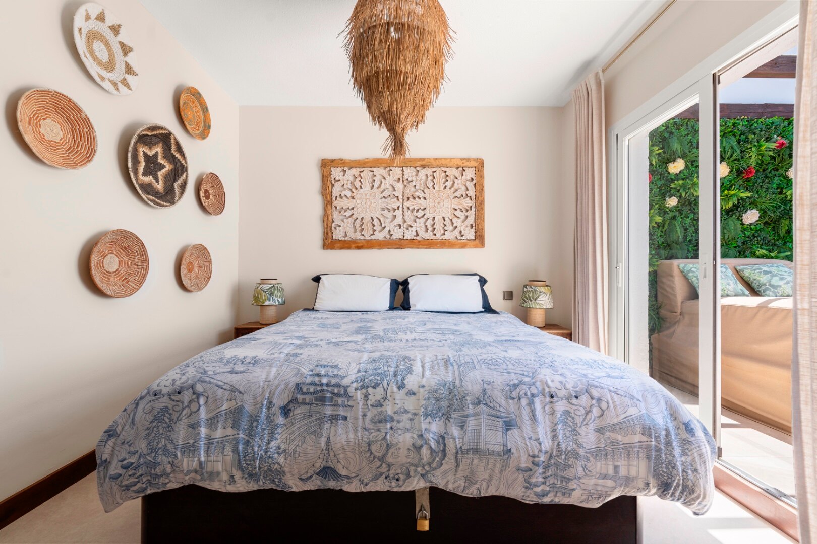 Stunning frontline townhouse with unobstructed views of glorious beaches and sparkling Mediterranean