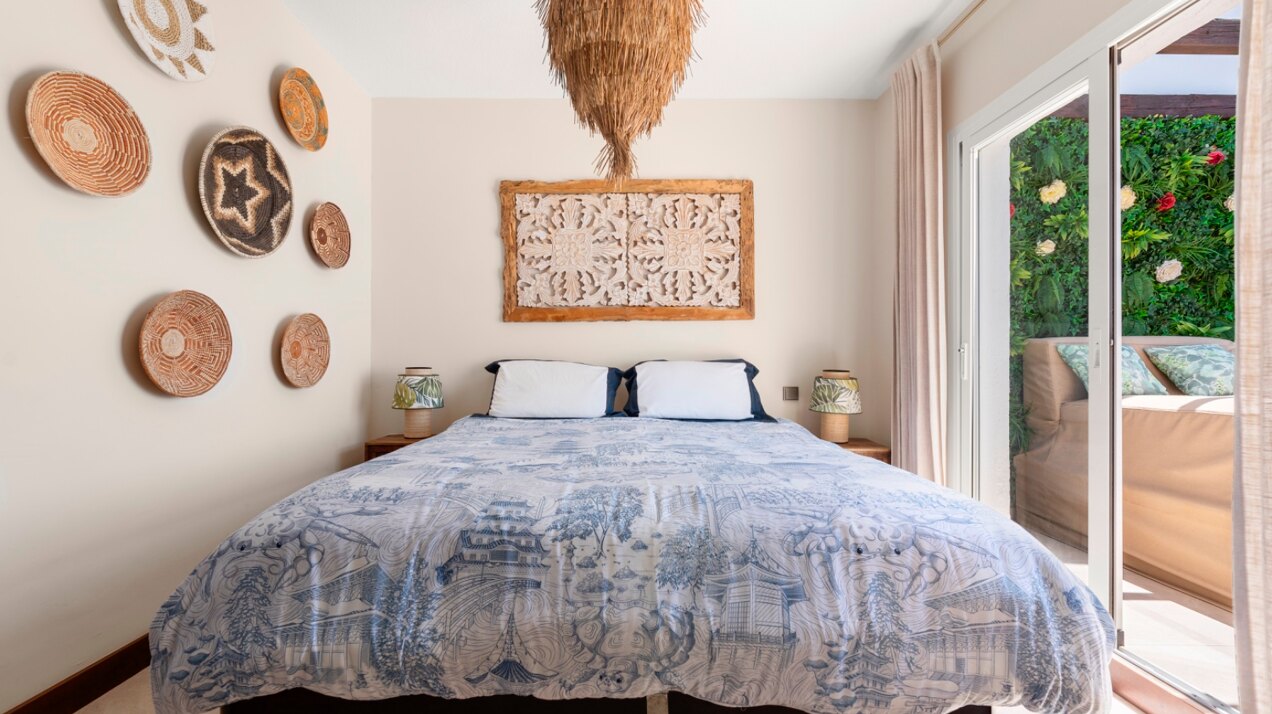 Stunning frontline townhouse with unobstructed views of glorious beaches and sparkling Mediterranean