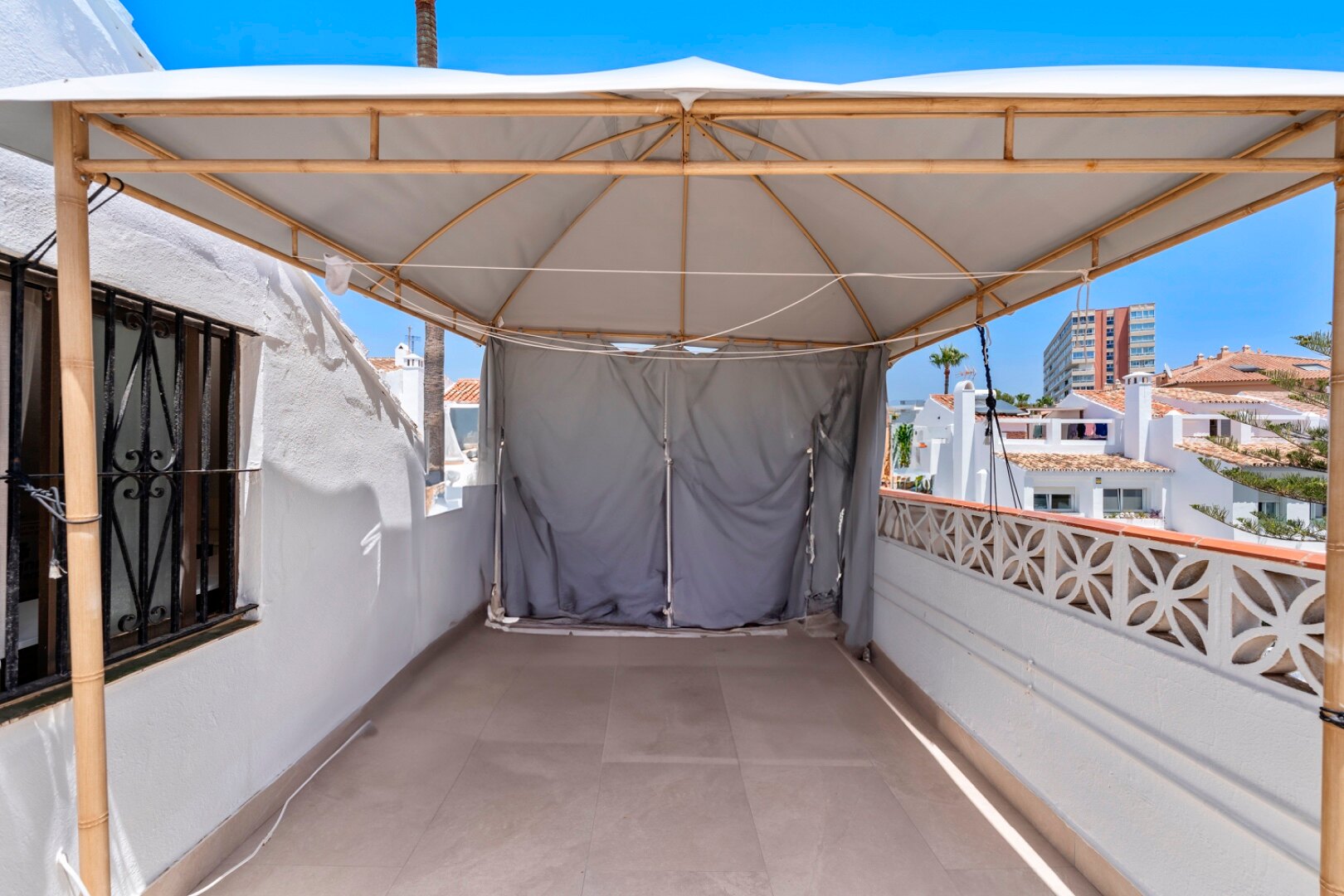 Stunning frontline townhouse with unobstructed views of glorious beaches and sparkling Mediterranean
