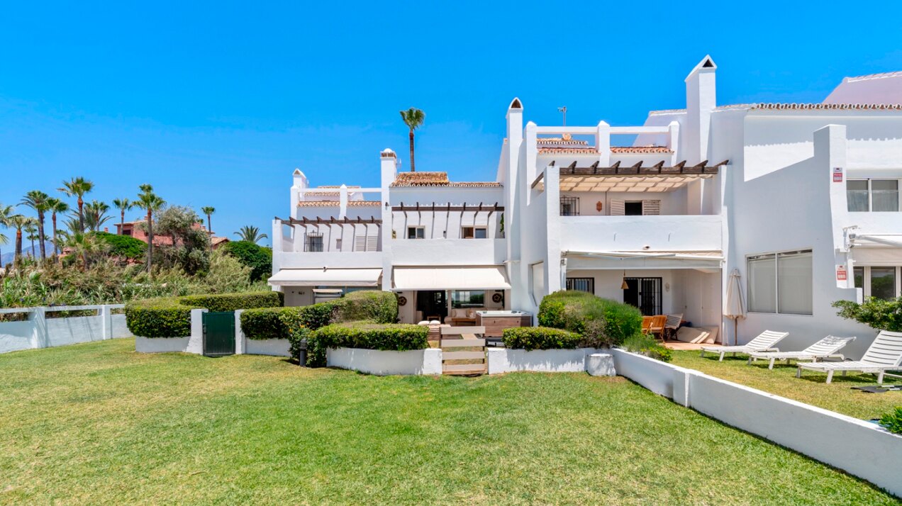 Stunning frontline townhouse with unobstructed views of glorious beaches and sparkling Mediterranean