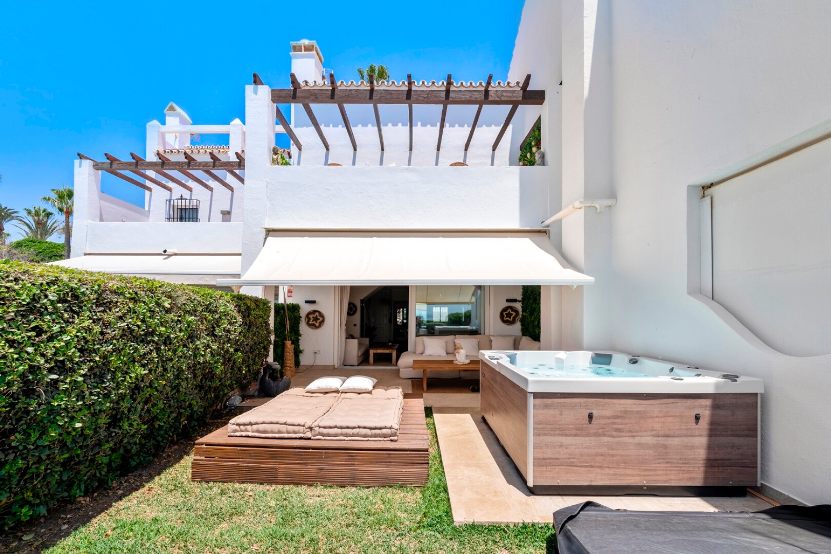 Stunning frontline townhouse with unobstructed views of glorious beaches and sparkling Mediterranean