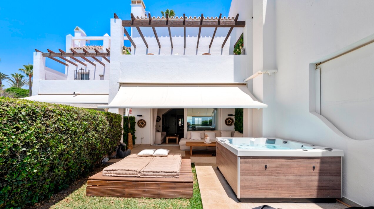 Stunning frontline townhouse with unobstructed views of glorious beaches and sparkling Mediterranean