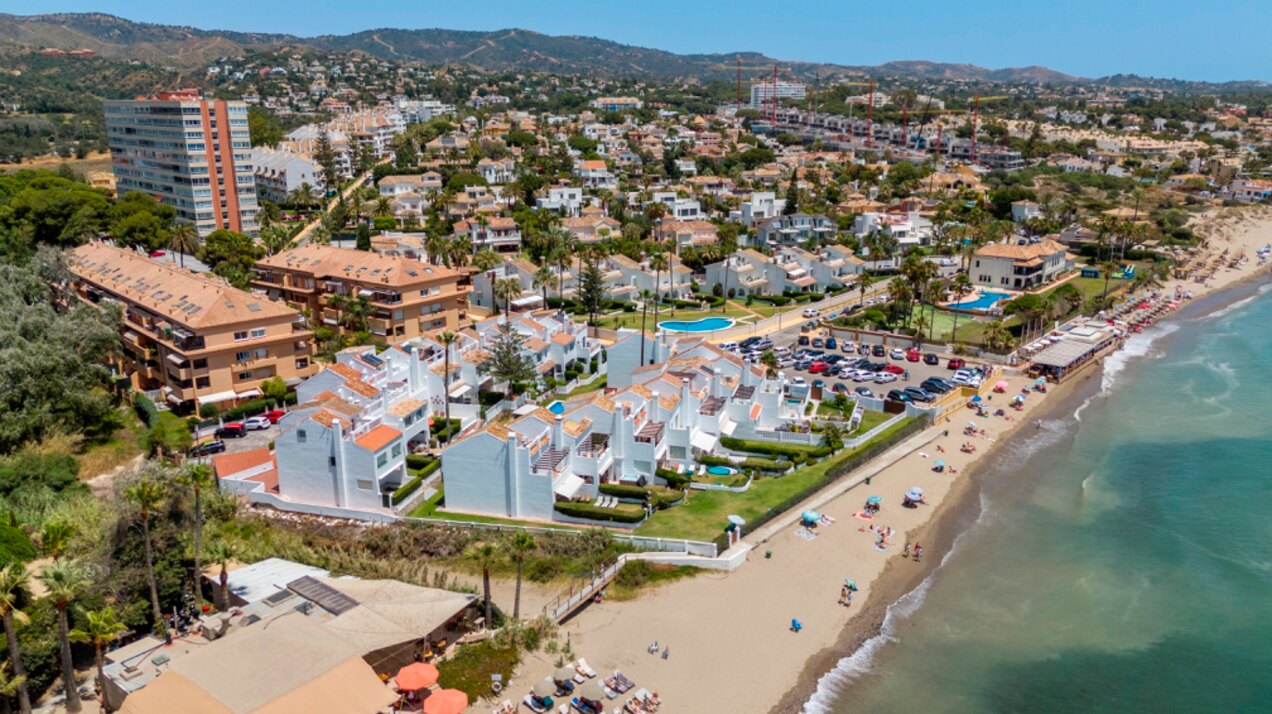 Stunning frontline townhouse with unobstructed views of glorious beaches and sparkling Mediterranean