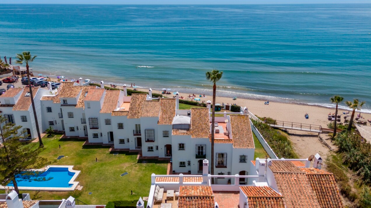 Stunning frontline townhouse with unobstructed views of glorious beaches and sparkling Mediterranean