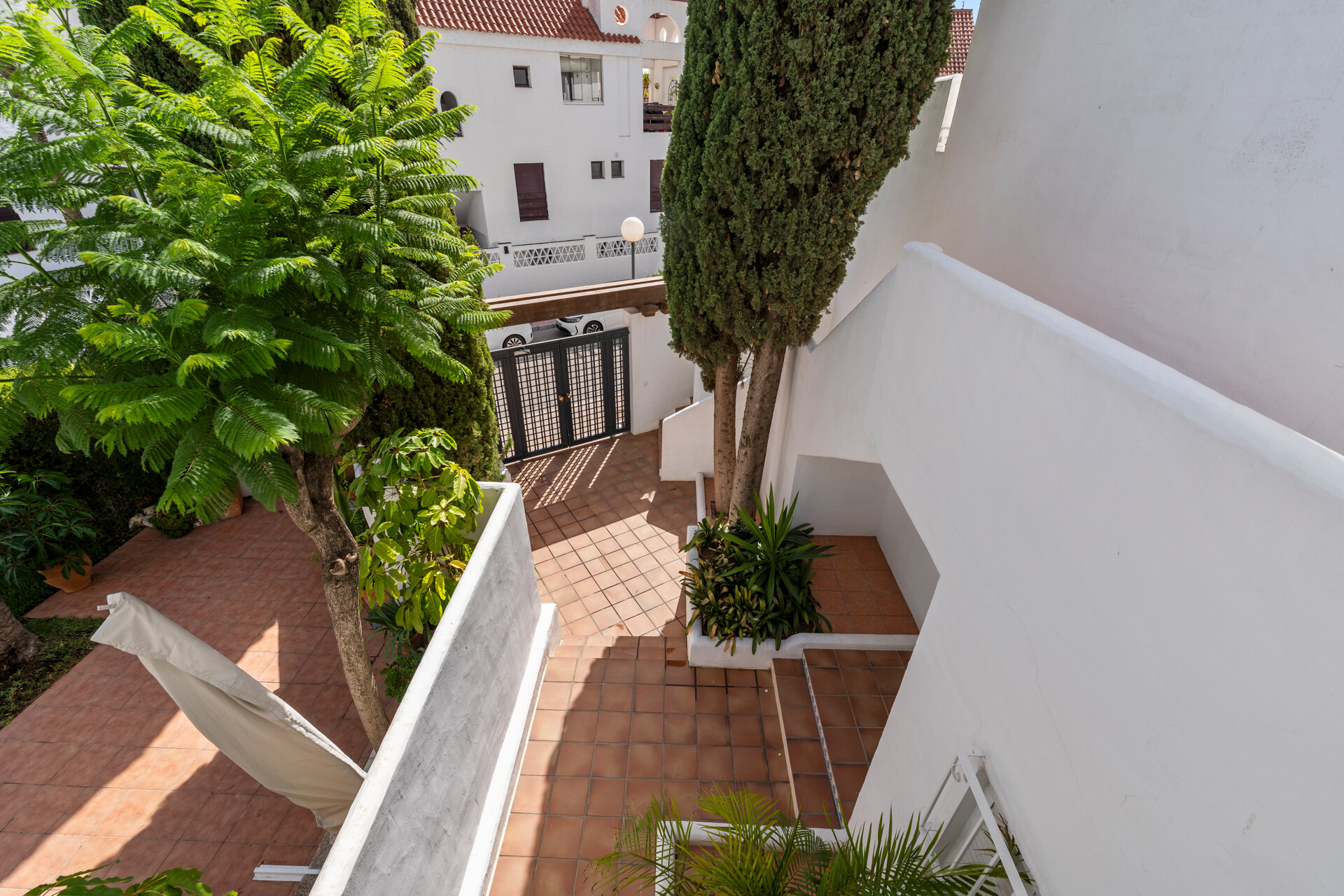 Recently renovated deluxe chic 4 bedroom apartment takes elegance and sophistication to a new level