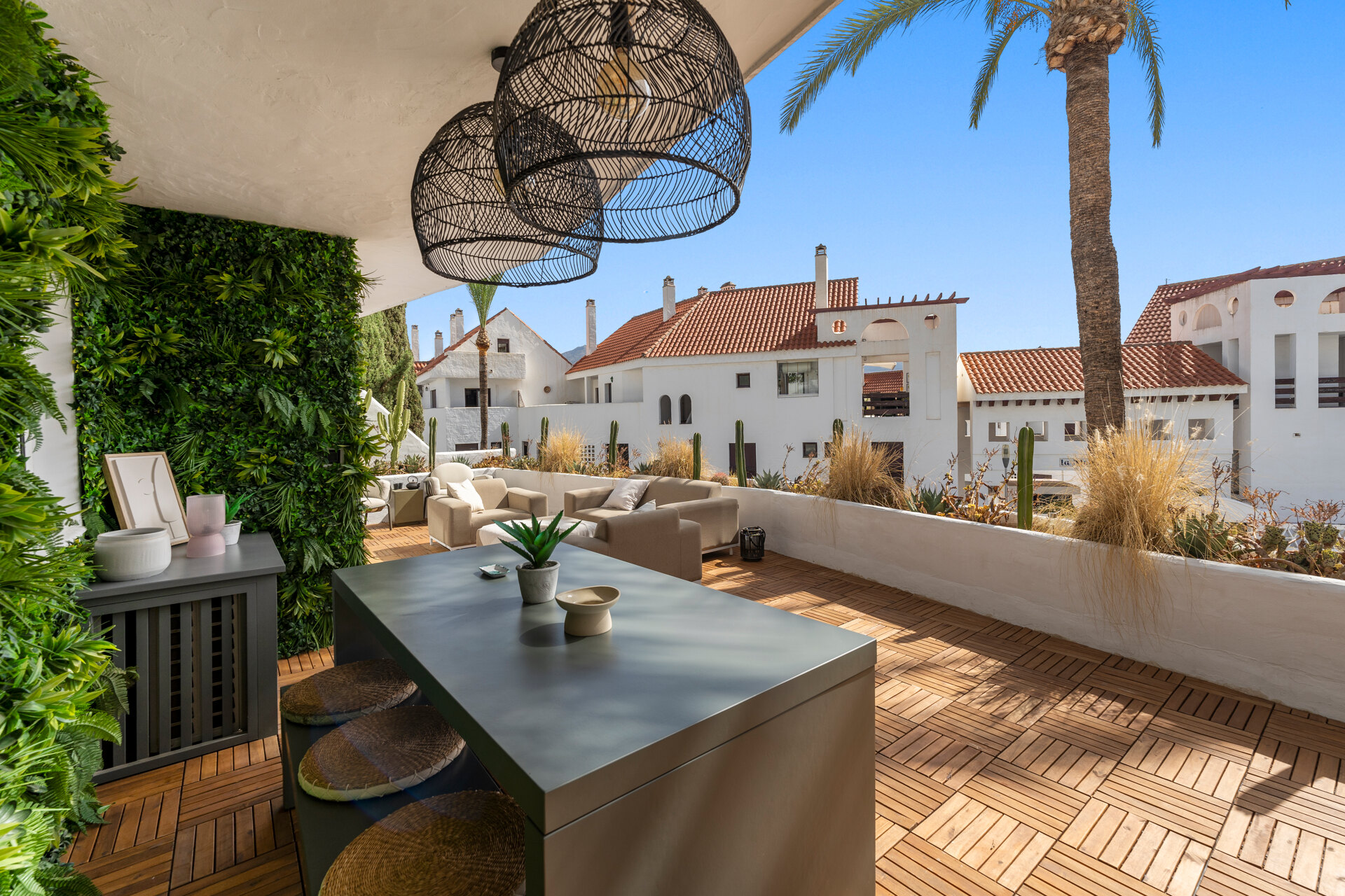 Recently renovated deluxe chic 4 bedroom apartment takes elegance and sophistication to a new level