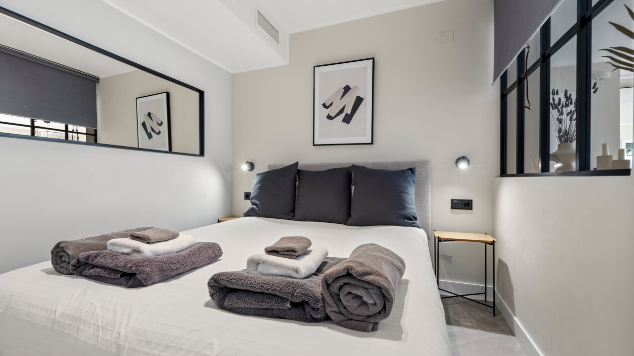 Recently renovated deluxe chic 4 bedroom apartment takes elegance and sophistication to a new level