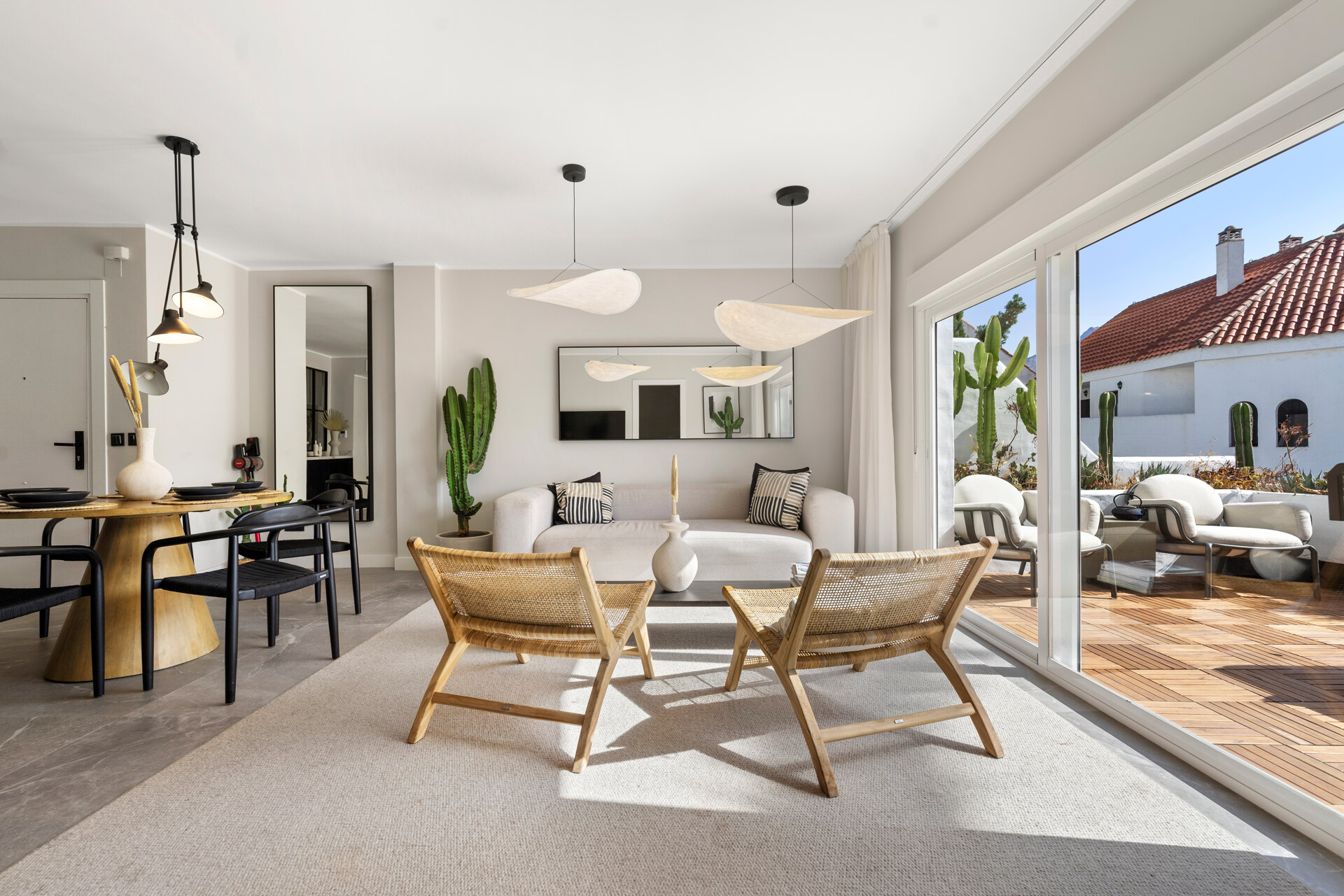 Recently renovated deluxe chic 4 bedroom apartment takes elegance and sophistication to a new level