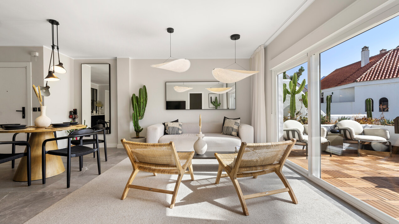 Recently renovated deluxe chic 4 bedroom apartment takes elegance and sophistication to a new level