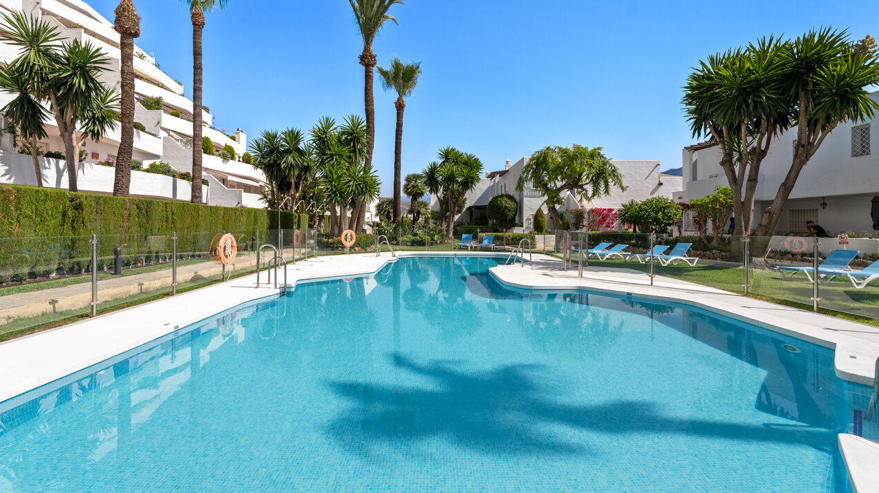 Recently renovated deluxe chic 4 bedroom apartment takes elegance and sophistication to a new level