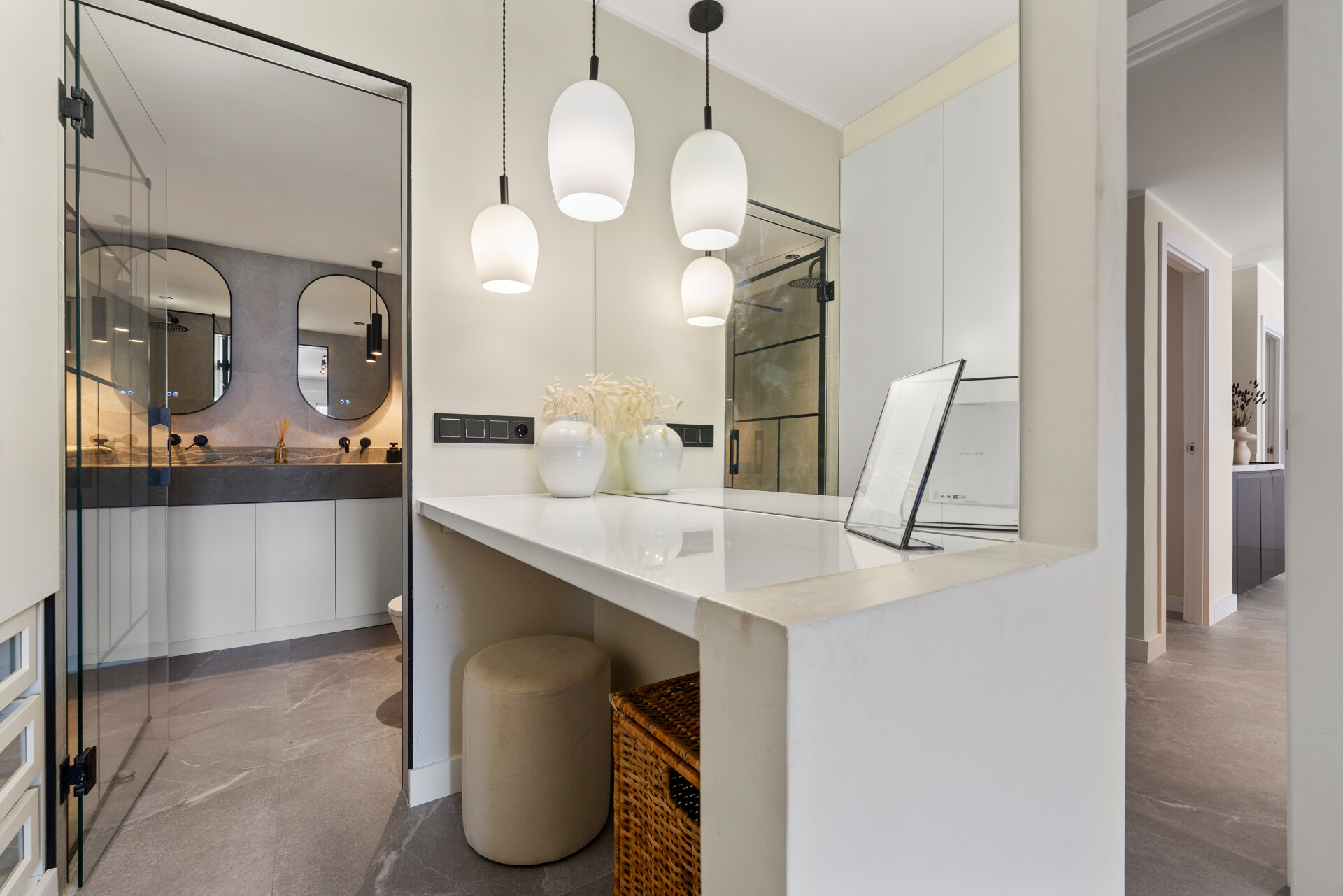 Recently renovated deluxe chic 4 bedroom apartment takes elegance and sophistication to a new level