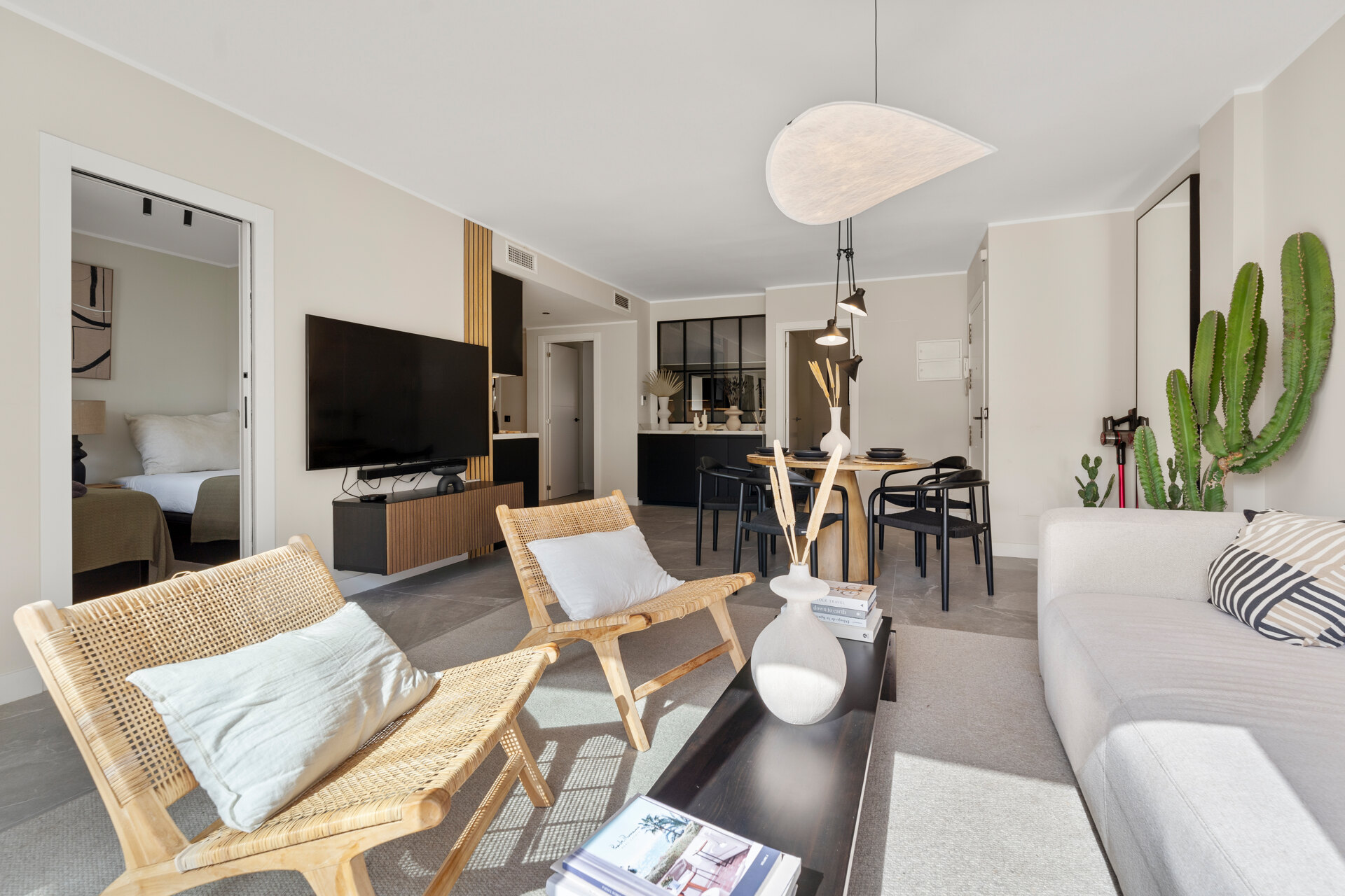Recently renovated deluxe chic 4 bedroom apartment takes elegance and sophistication to a new level