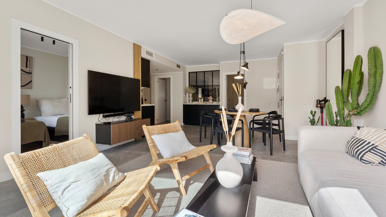 Recently renovated deluxe chic 4 bedroom apartment takes elegance and sophistication to a new level