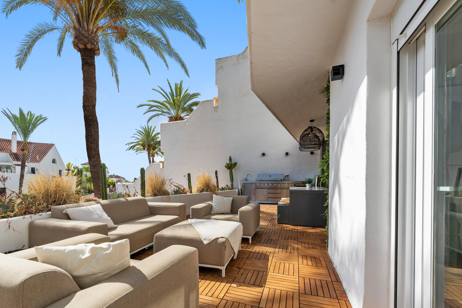 Recently renovated deluxe chic 4 bedroom apartment takes elegance and sophistication to a new level