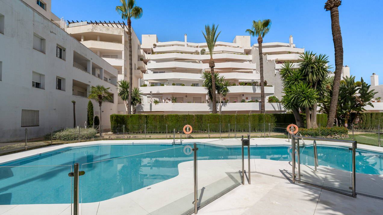 Recently renovated deluxe chic 4 bedroom apartment takes elegance and sophistication to a new level