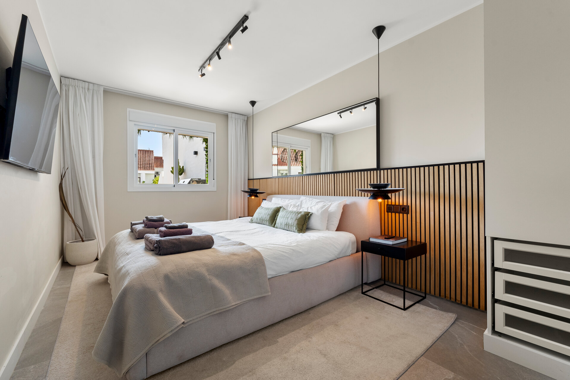 Recently renovated deluxe chic 4 bedroom apartment takes elegance and sophistication to a new level