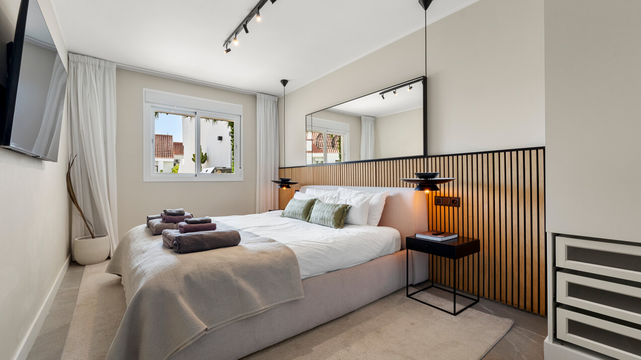 Recently renovated deluxe chic 4 bedroom apartment takes elegance and sophistication to a new level