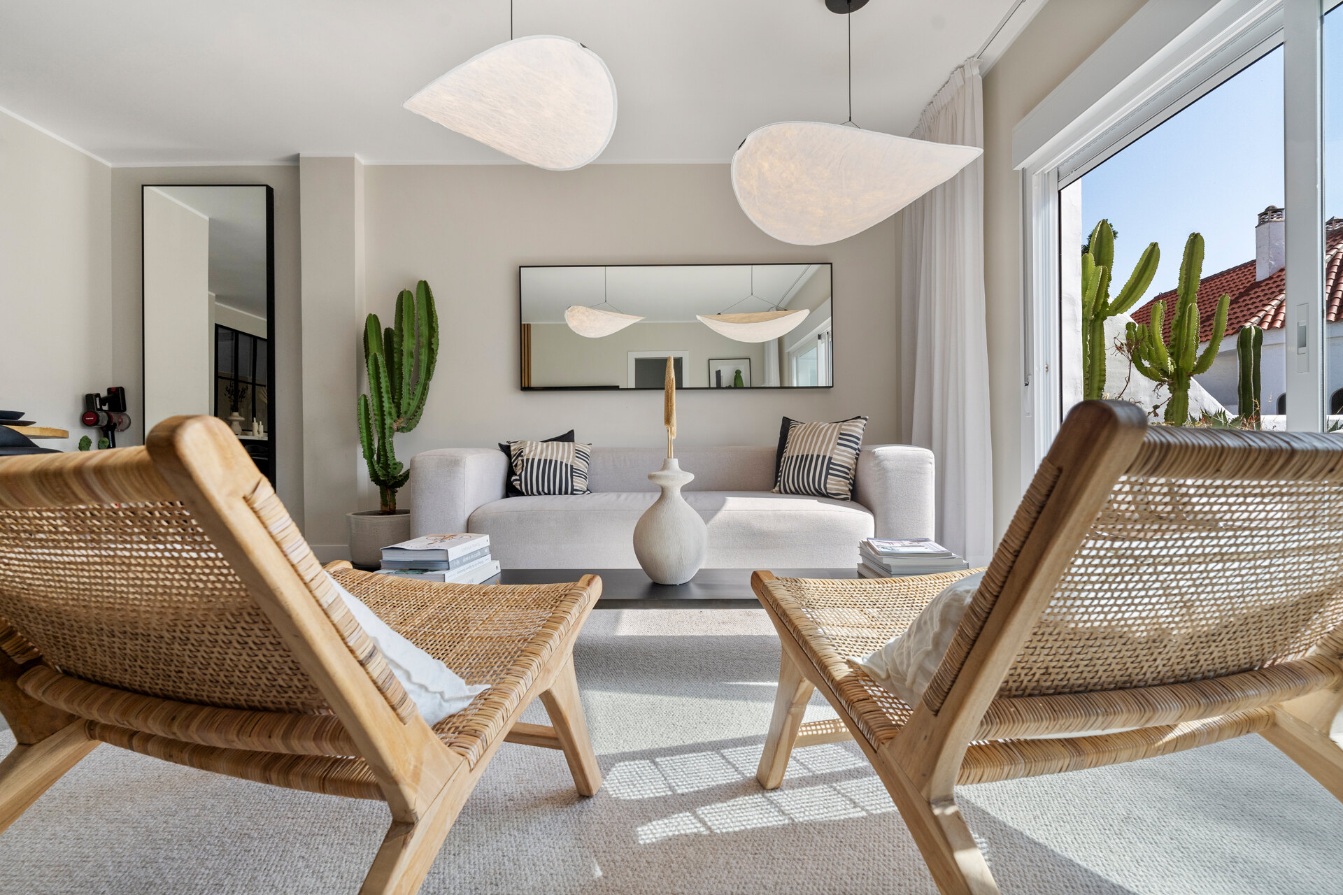 Recently renovated deluxe chic 4 bedroom apartment takes elegance and sophistication to a new level