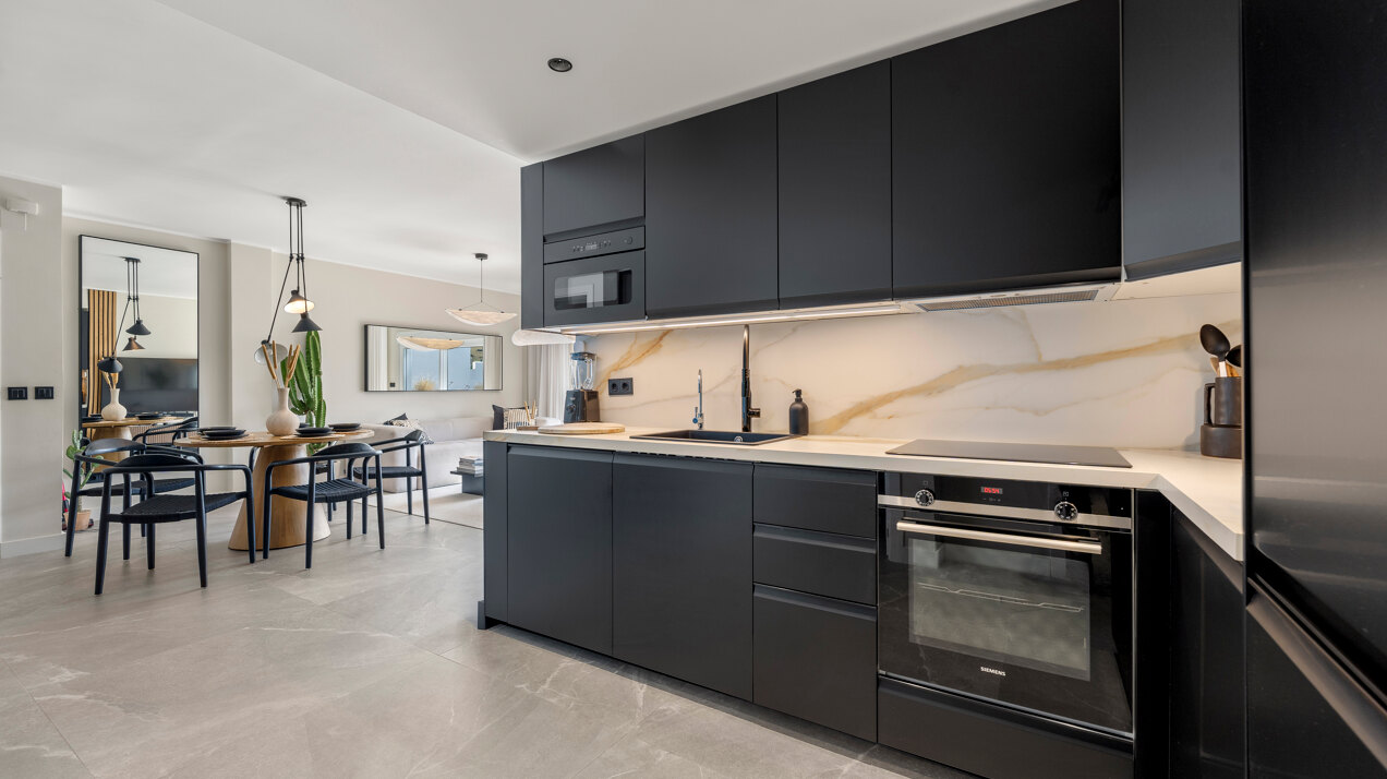 Recently renovated deluxe chic 4 bedroom apartment takes elegance and sophistication to a new level