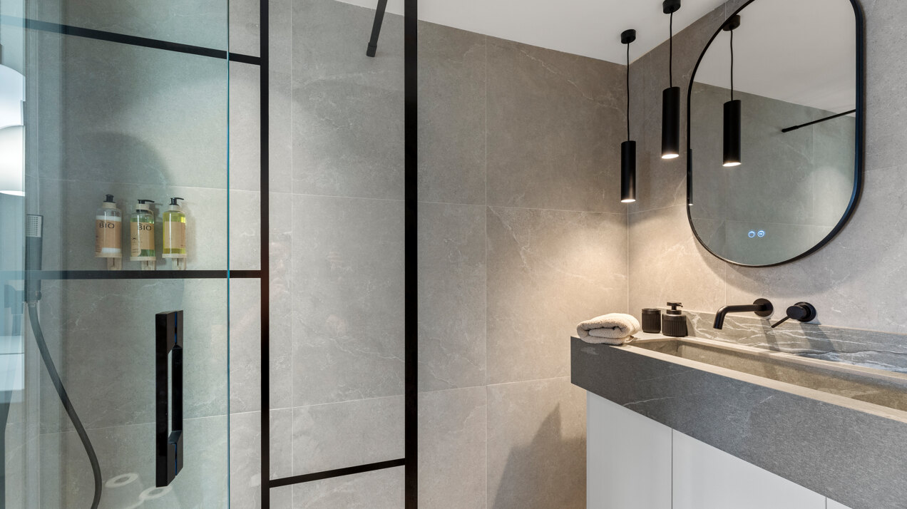 Recently renovated deluxe chic 4 bedroom apartment takes elegance and sophistication to a new level