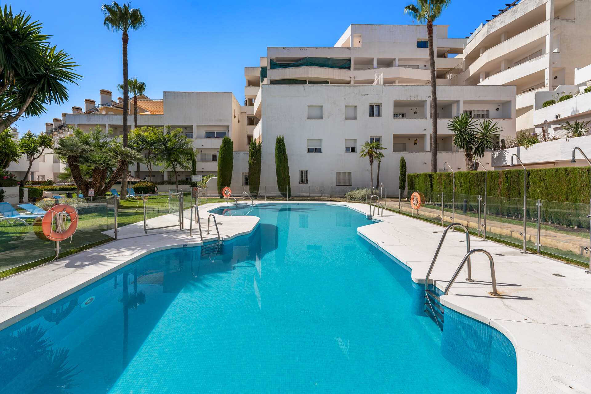 Recently renovated deluxe chic 4 bedroom apartment takes elegance and sophistication to a new level
