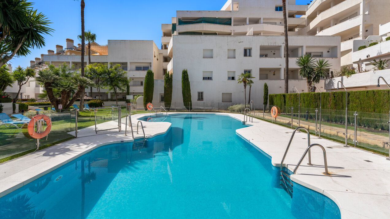 Recently renovated deluxe chic 4 bedroom apartment takes elegance and sophistication to a new level