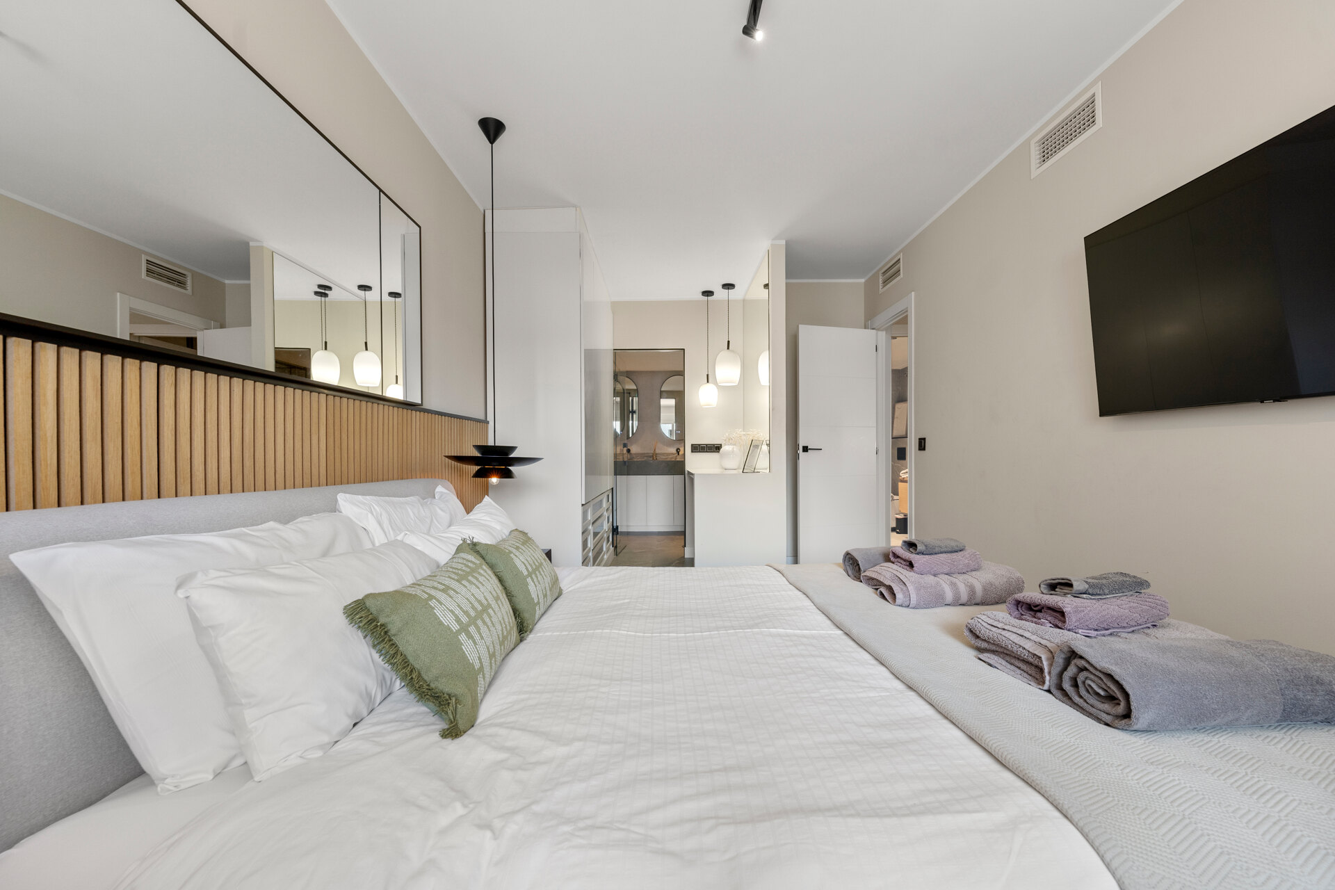 Recently renovated deluxe chic 4 bedroom apartment takes elegance and sophistication to a new level