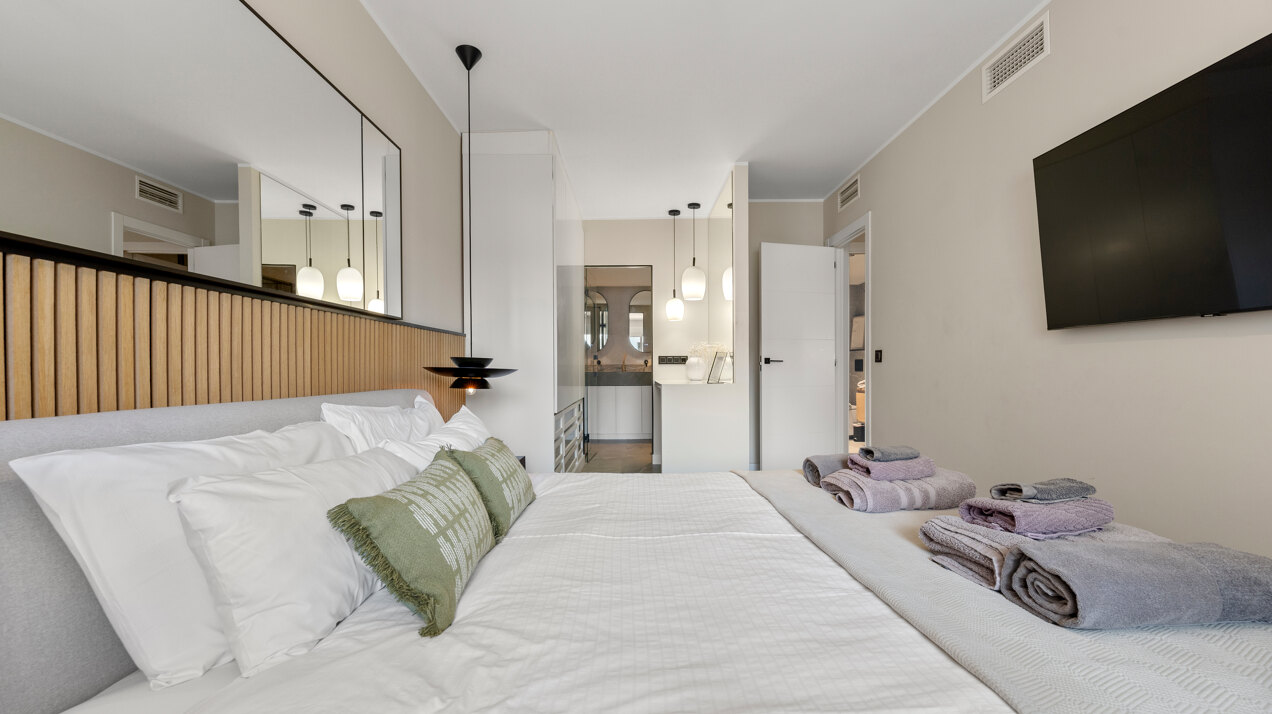 Recently renovated deluxe chic 4 bedroom apartment takes elegance and sophistication to a new level