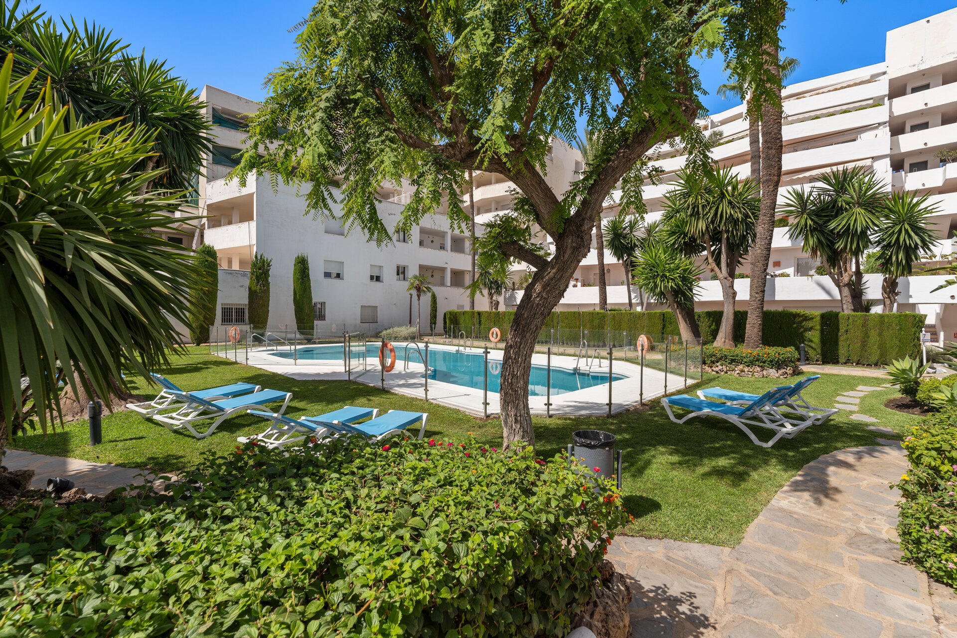 Recently renovated deluxe chic 4 bedroom apartment takes elegance and sophistication to a new level
