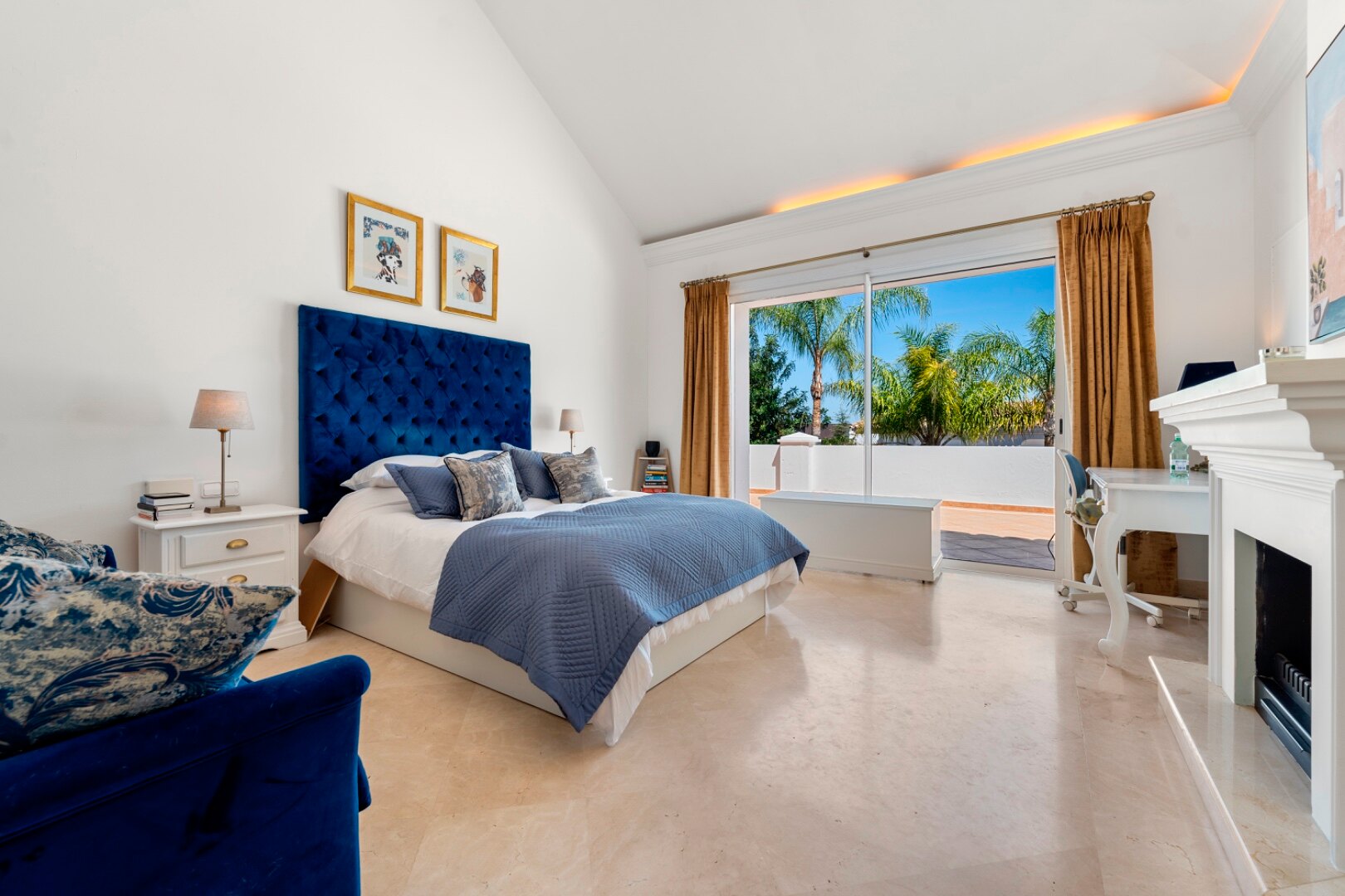 Aristocratic and elegant 5 bedroom residence in Benahavis sits luxuriously alongside golf course