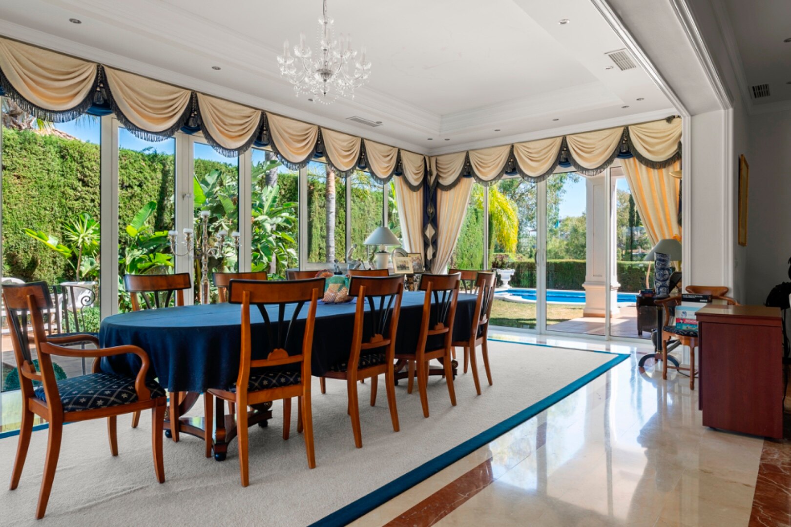 Aristocratic and elegant 5 bedroom residence in Benahavis sits luxuriously alongside golf course