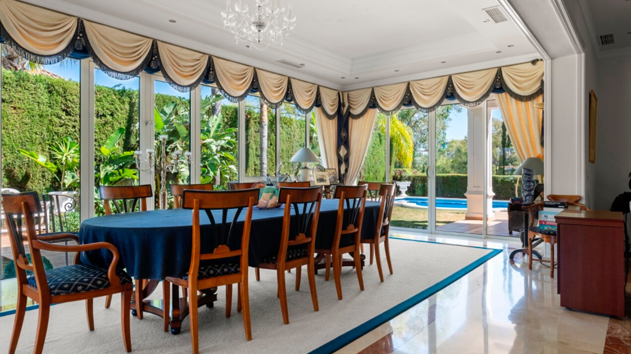 Aristocratic and elegant 5 bedroom residence in Benahavis sits luxuriously alongside golf course