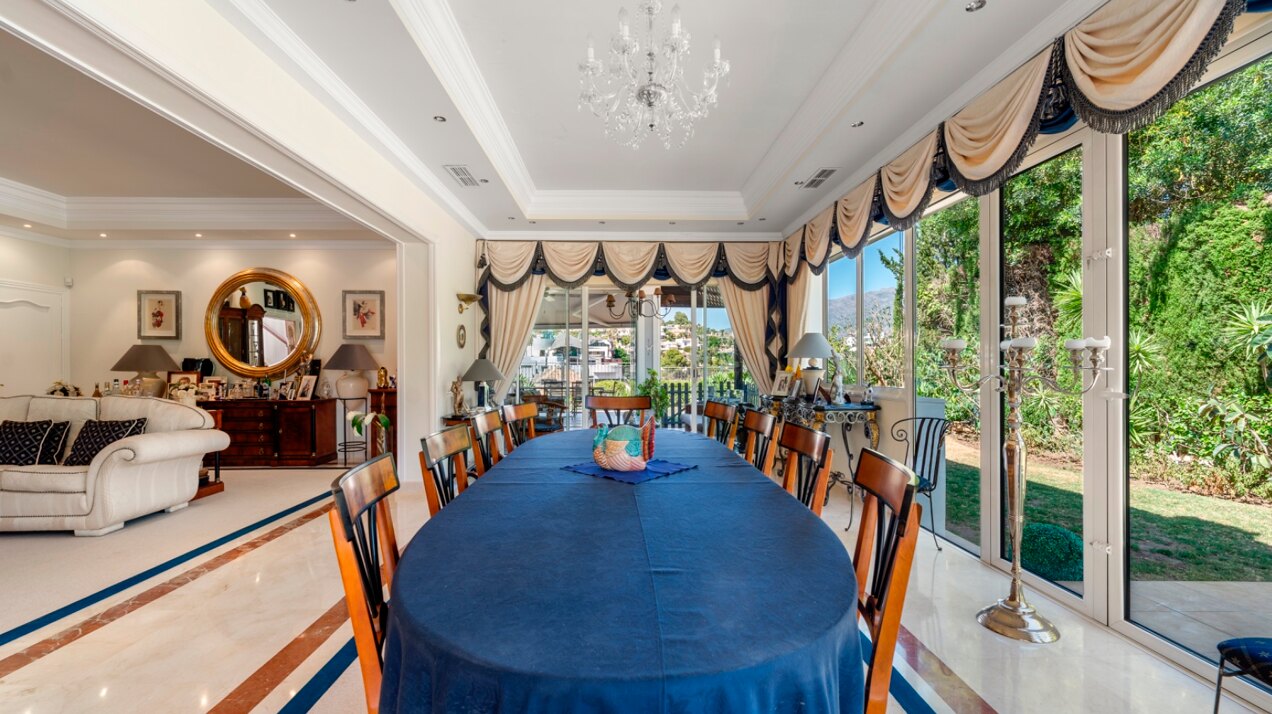 Aristocratic and elegant 5 bedroom residence in Benahavis sits luxuriously alongside golf course