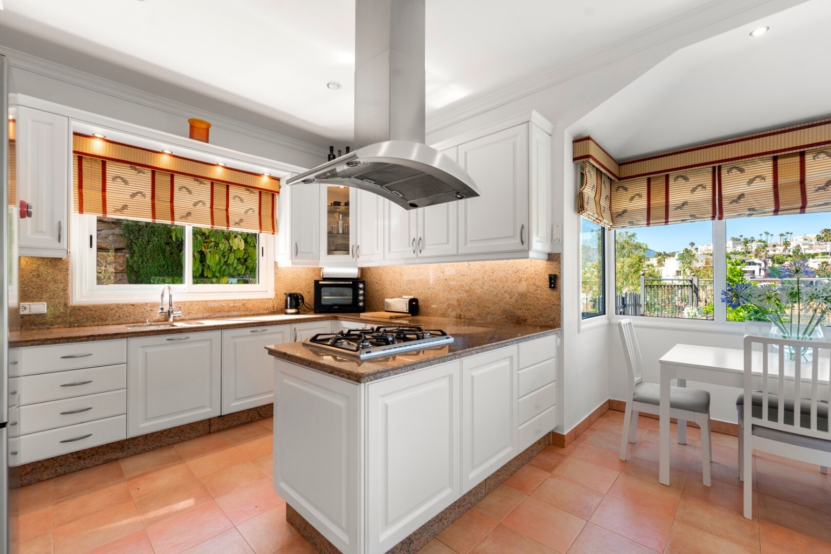 Aristocratic and elegant 5 bedroom residence in Benahavis sits luxuriously alongside golf course
