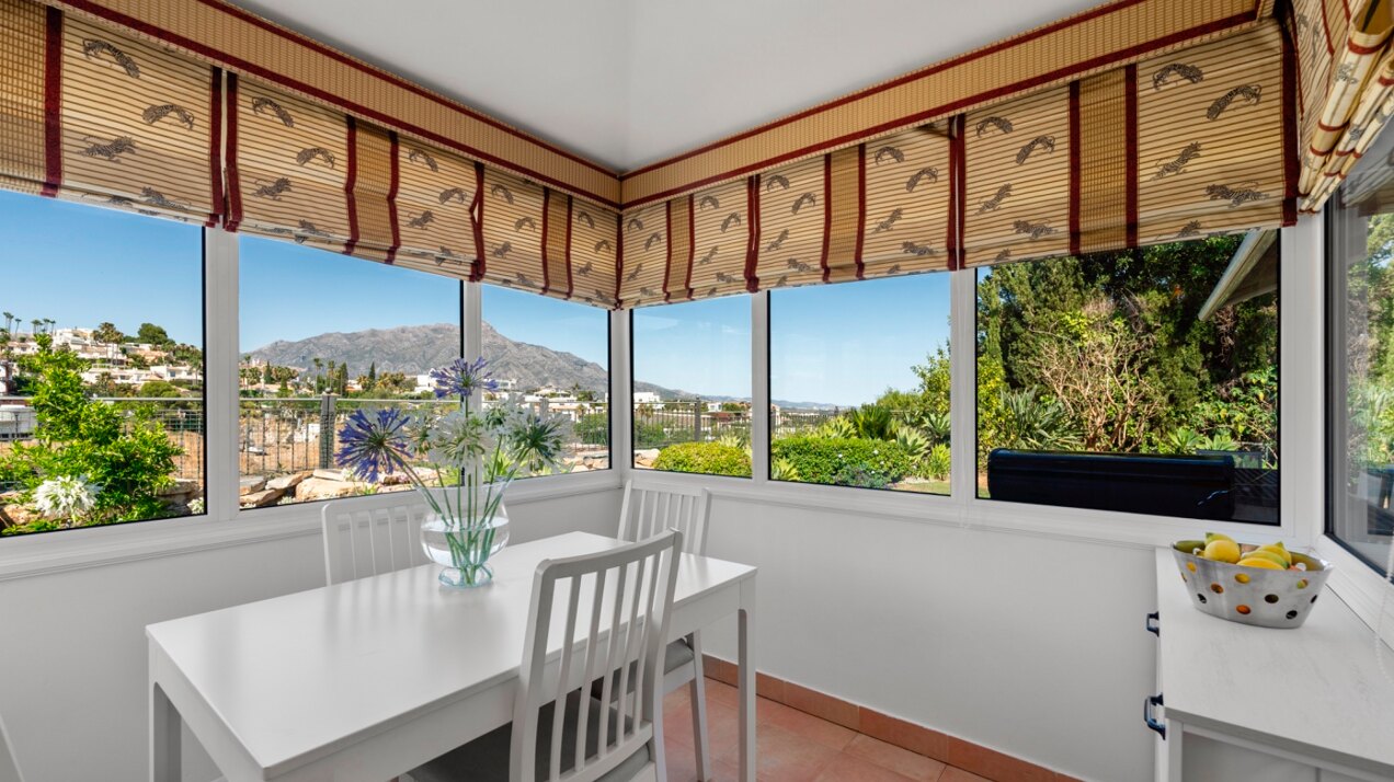 Aristocratic and elegant 5 bedroom residence in Benahavis sits luxuriously alongside golf course