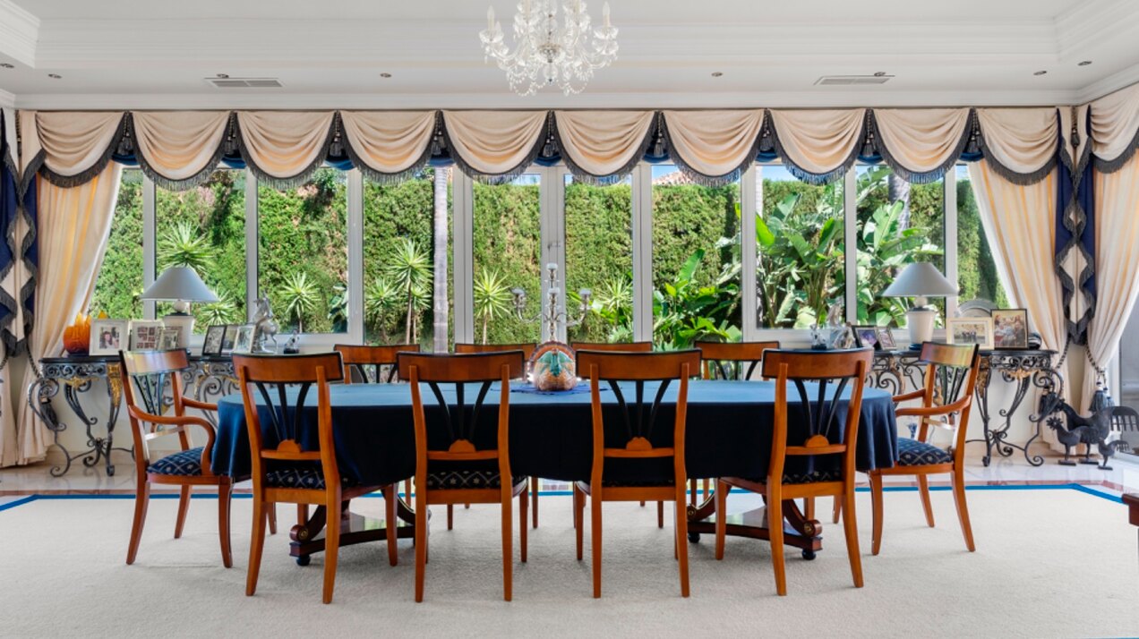 Aristocratic and elegant 5 bedroom residence in Benahavis sits luxuriously alongside golf course